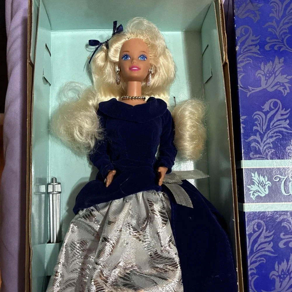 Barbie Doll‎ Winter Velvet Special Edition Collectible Fashion Avon Mattel 1995